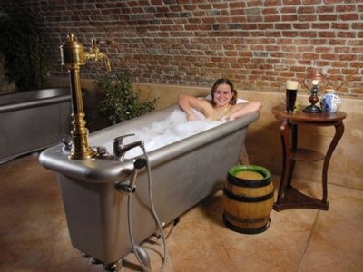 Тюрьма, красотки и пивные ванны: Названы самые экстравагантные спа в мире